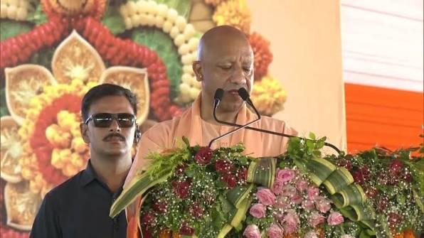 कुशीनगर को योगी सरकार की बड़ी सौगात: 525 करोड़ की 464 परियोजनाओं का शिलान्यास...