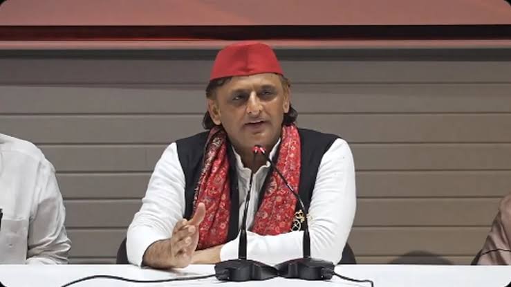 "जलमग्न गोरखपुर में भी चलेगी वॉटर टैक्सी?" लखनऊ प्रॉजेक्ट पर अखिलेश का BJP सरकार पर तंज...