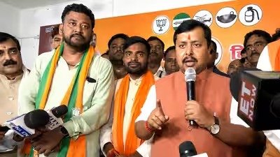 नितिन नवीन का मास्टरस्ट्रोक, मंच पर लाए नीरज भारती और अभिषेक बंटी, जनता से की वोट की अपील                                                                         