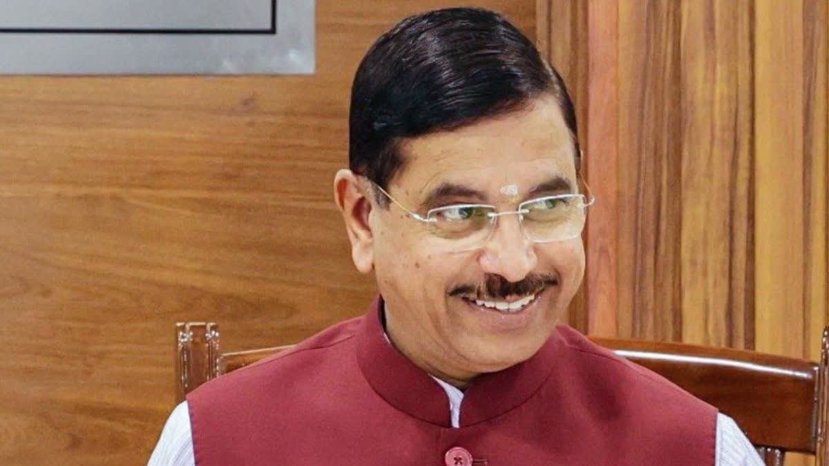 प्रह्लाद जोशी बने नए शिक्षा मंत्री, NEET विवाद के बाद धर्मेंद्र प्रधान ने दिया इस्तीफा