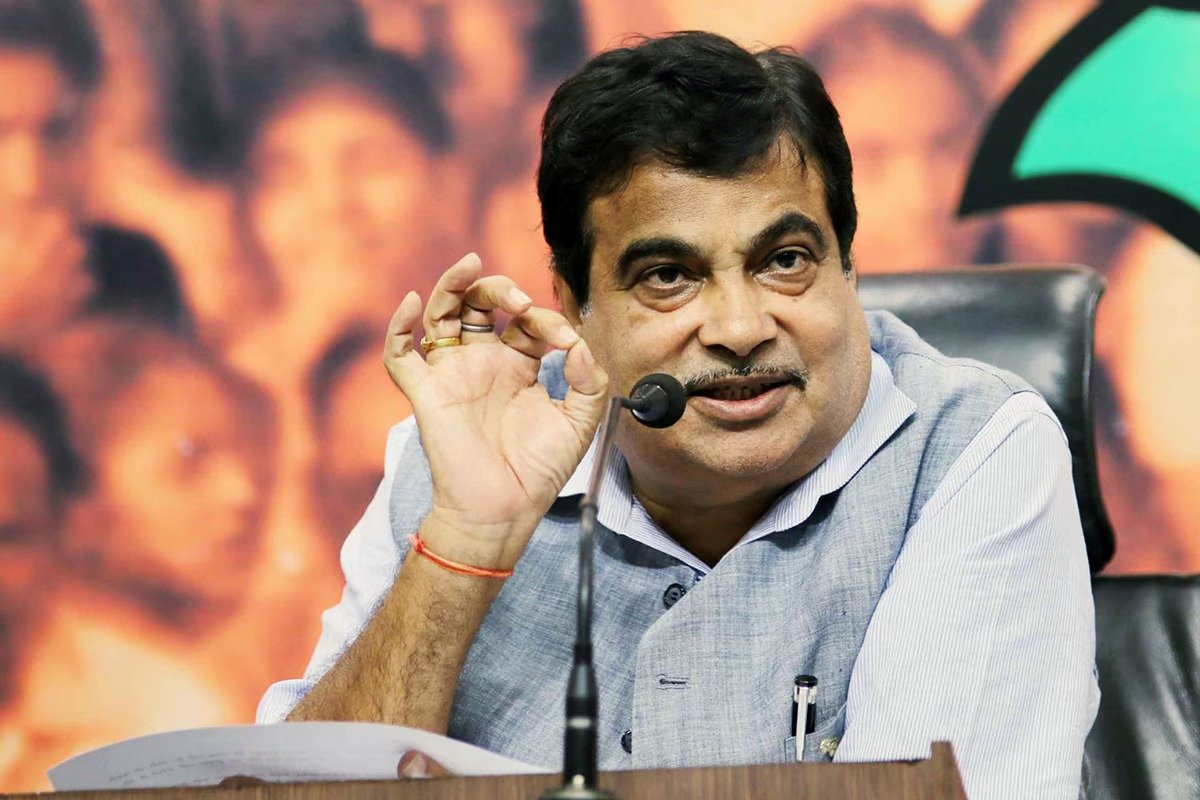 "हवा में दौड़ेगी बस" वाले गडकरी के बयान पर JMM का तंज: कहीं ये भी E-20 पेट्रोल से तो नहीं चलेगी?
