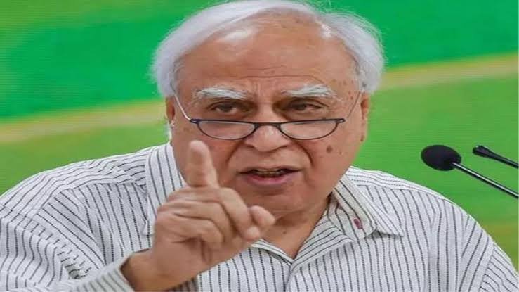 CJP प्रदर्शन के बाद सियासत गरम: सिब्बल ने नड्डा पर कसा तंज, कांग्रेस बोली- 'जुल्म का जवाब संविधान देगा'