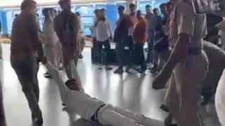 कैंट स्टेशन पर आरपीएफ और डीएसएम में मारपीट: ट्रेन रुकवाने पर हुआ विवाद, 4 जवान निलंबित...
