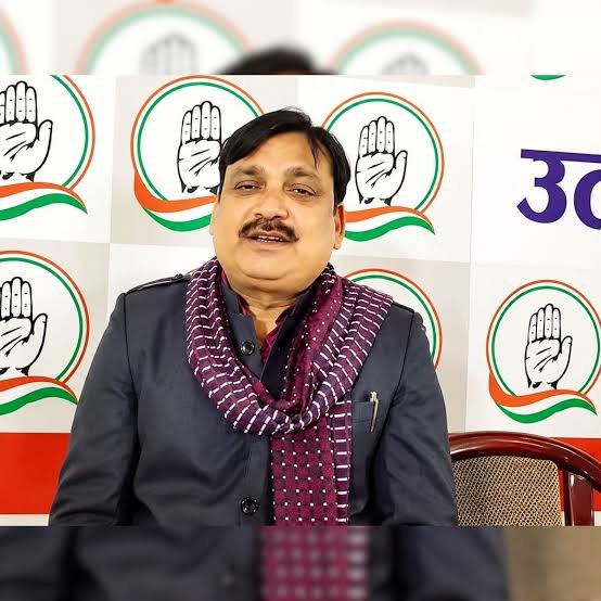 UP चुनाव से पहले कांग्रेस को बड़ा झटका, 35 साल के पुराने नेता अशोक सिंह ने दिया इस्तीफा...