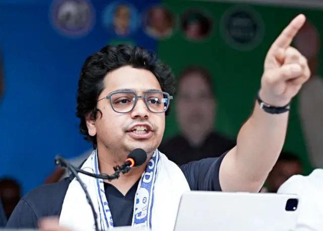 2027 की तैयारी में जुटी बसपा..आकाश आनंद मैदान में, सादाबाद से ब्राह्मण चेहरे पर दांव