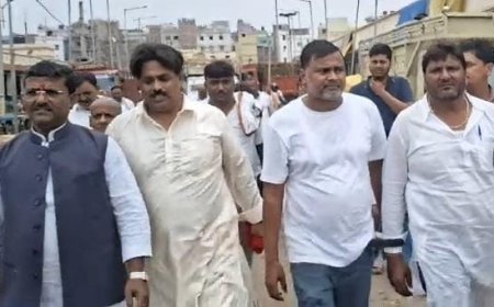 बहादुरपुर बाजार समिति में व्यापारी पर गोलीबारी के विरोध में धरना, विधायक संजय गुप्ता ने दिया कार्रवाई का आश्वासन...