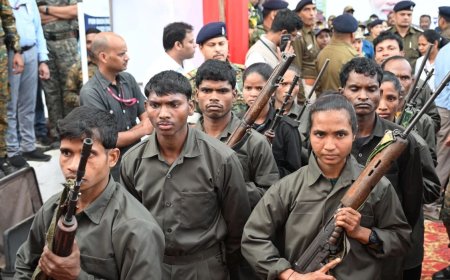 झारखंड में नक्सलियों के खिलाफ बड़ा झटका, 2 महीने में 16 माओवादियों ने डाले हथियार...