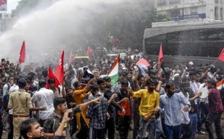 पटना के बाद कटिहार में भी NEET को लेकर बवाल, कलेक्ट्रेट पर पथराव में मजिस्ट्रेट घायल...