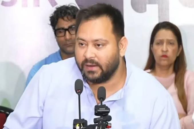 पटना के बाढ़ में जहरीली शराब से मौत पर सियासत तेज, तेजस्वी यादव ने मांगी हाई लेवल जांच, बोले- गरीब ही मर रहा, गरीब ही जेल जा रहा