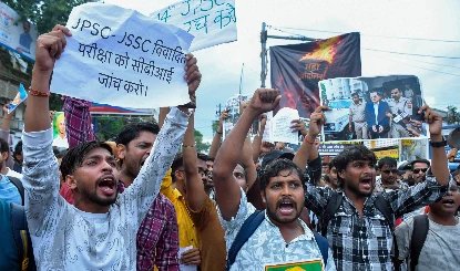  JPSC-JSSC पेपर लीक को लेकर विपक्ष का हंगामा, CBI जांच की मांग, NDA ने राहुल-तेजस्वी को घेरा