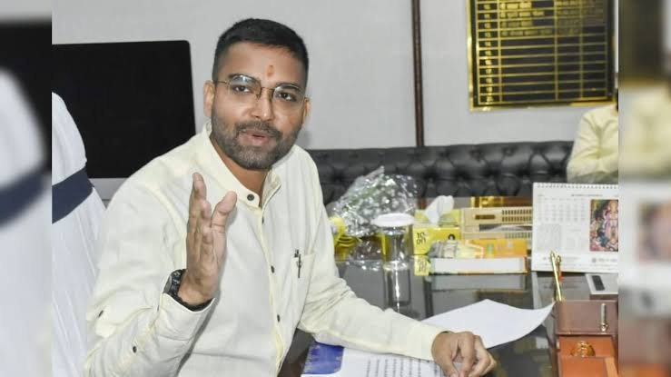 दीपक प्रकाश का मंत्री पद बचा, लेकिन 2027 के बाद फिर फंसेगा पेंच?