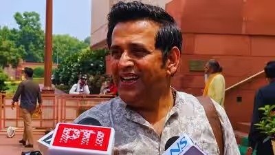 जेन-G ने पगला दिया - रवि किशन के 'कोटेश्वराय शिव' भजन पर मीम्स की बाढ़...