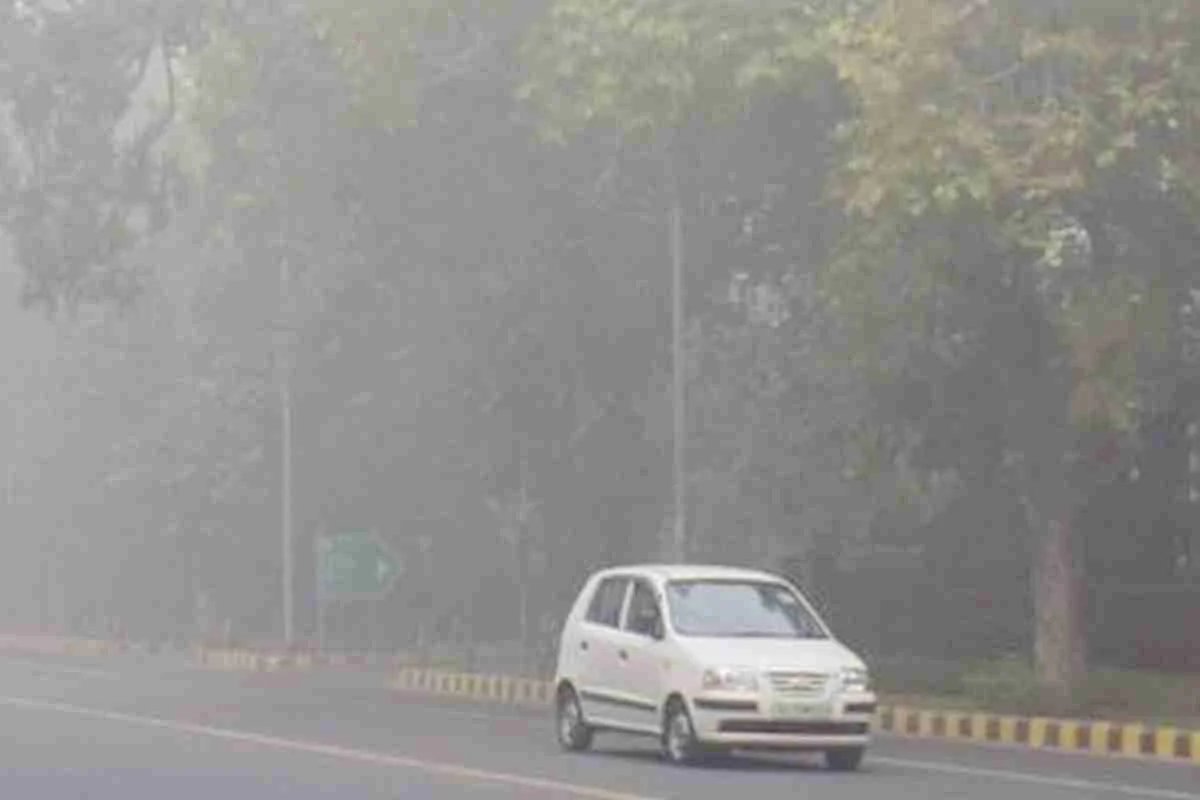 NCR में प्रदूषण पर योगी सरकार का एक्शन मोड, उद्योगों पर होगी सख्त कार्रवाई, पराली जलाने पर बढ़ेगी निगरानी