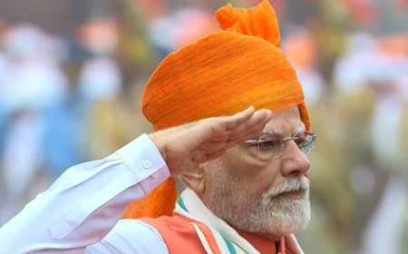 कौन दिमागी नक्सली है ये PM बताएं- स्वतंत्रता दिवस पर तेज प्रताप का मोदी पर पलटवार, पटना में फहराया तिरंगा