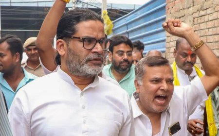 'दम है तो बोलो नौकरी नहीं देंगे': बांकीपुर के 10 हजार युवाओं को रोजगार पर PK vs BJP में वार-पलटवार