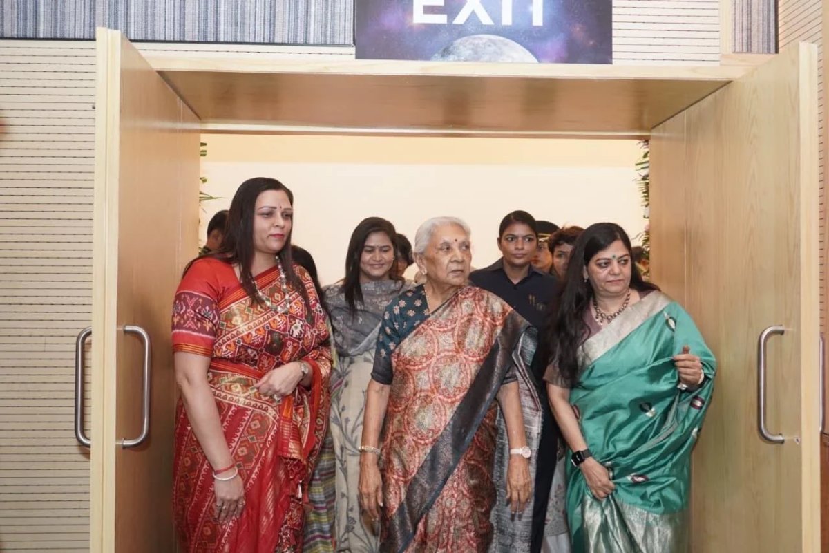 लखनऊ में 'शतआयु संघ और महिला सहभागिता' पुस्तक पर विशेष परिचर्चा, राज्यपाल आनंदीबेन पटेल रहीं मुख्य अतिथि