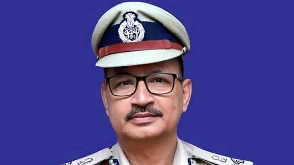  बिहार के DGP विनय कुमार ने लिया VRS, अब बनेंगे राज्य के मुख्य सूचना आयुक्त, सरकार ने तुरंत दी मंजूरी