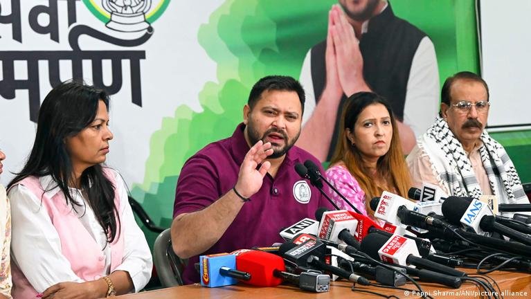 Bihar MLC चुनाव में RJD के 3 'बॉरो प्लेयर' पर महागठबंधन में बवाल, कांग्रेस नाराज, पटना-सारण सीट पर बाहर से लाए उम्मीदवार