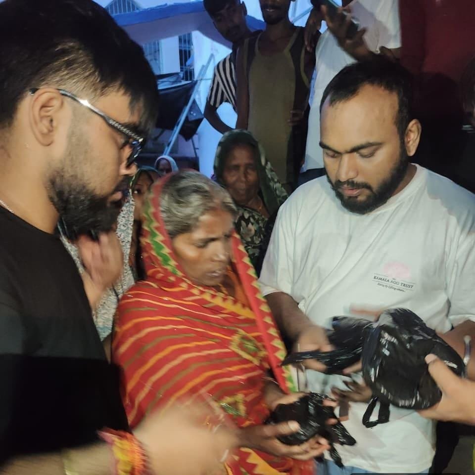  पिपरपांती गांव में कमला अंकिबाई घमंडीराम गोवानी ट्रस्ट ने वितरित की हजारों राहत सामग्री
