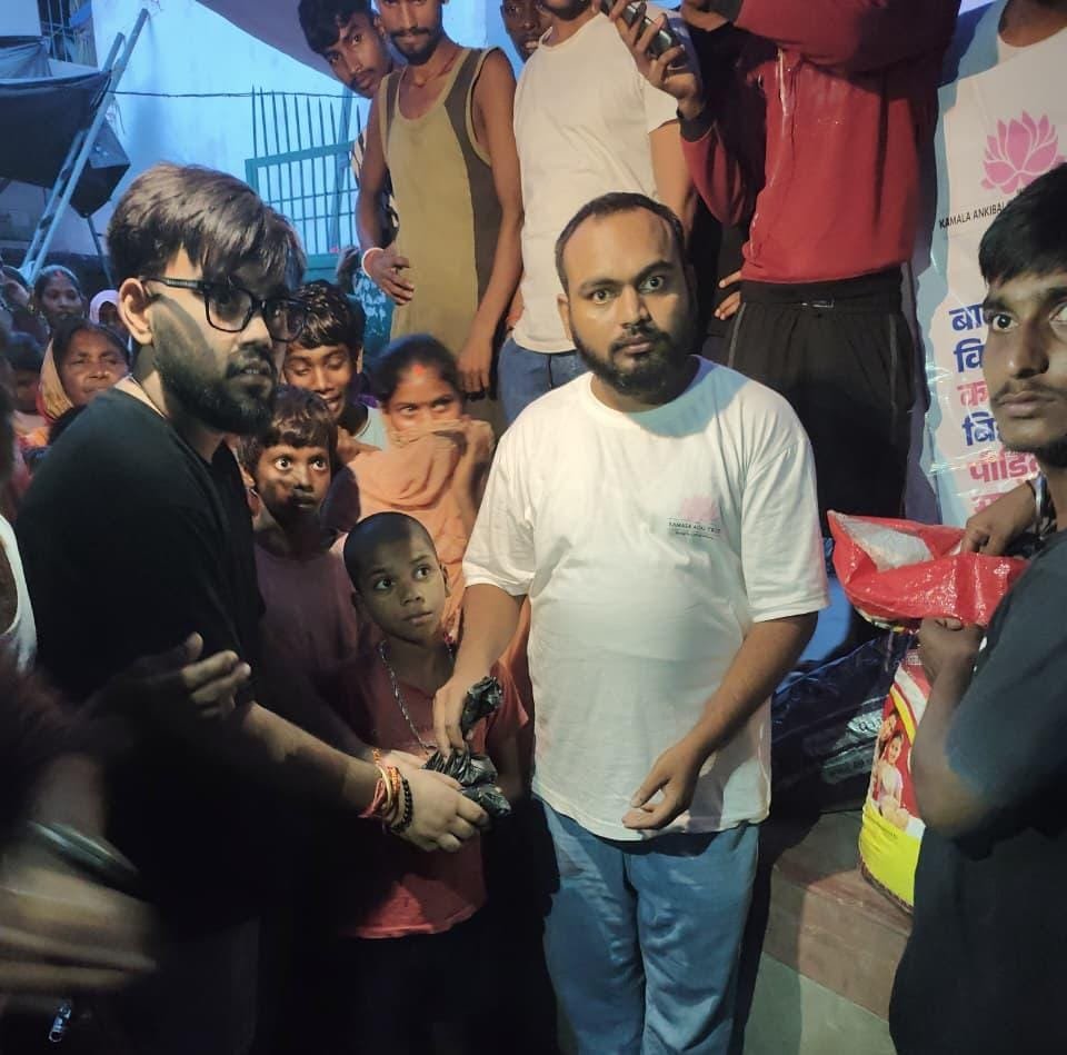  पिपरपांती गांव में कमला अंकिबाई घमंडीराम गोवानी ट्रस्ट ने वितरित की हजारों राहत सामग्री
