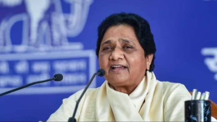  मानिकपुर में BSP के पूर्व प्रत्याशी के SP में आने से बदला समीकरण, 2024 में सपा से सिर्फ 83 वोट कम थे मयंक द्विवेदी को