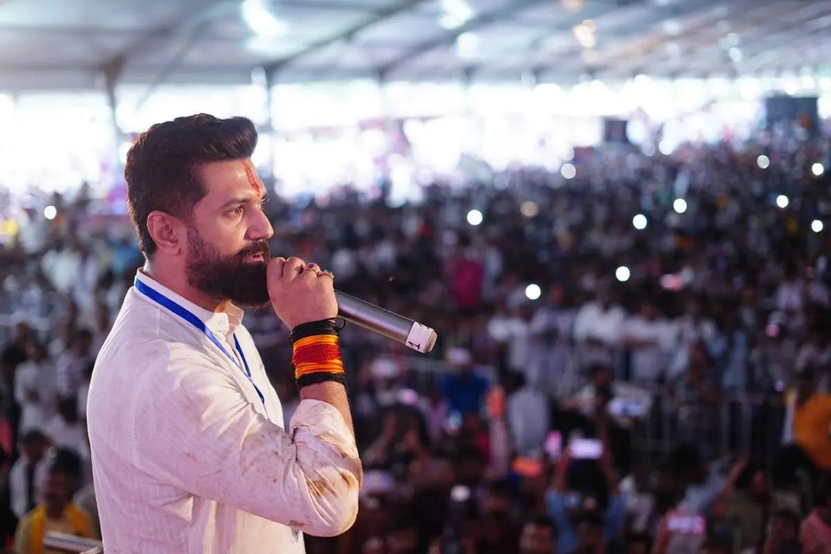 वाराणसी में सेवा संकल्प अभियान - चिराग पासवान ने CM योगी को बताया गुरु, राजनाथ सिंह को कहा पितातुल्य, बयान चर्चा में