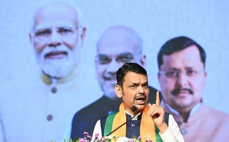 NCERT किताबों में मुगल vs शिवाजी पर घमासान, फडणवीस बोले- UPA में मुगलों पर 13 पेज, शिवाजी पर सिर्फ 1 पैराग्राफ, मोदी राज में 17 पेज