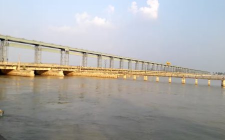 गंगा-गंडक-कोसी-सोन उफान पर, नेपाल की बाढ़ से बिहार में खतरा, पटना के दानापुर-मनेर में हालात नाजुक, सरकार बोली- राहत में जुटे हैं