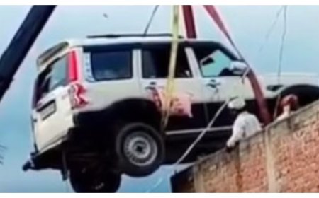 चोरी के डर से गजब जुगाड़, बिहार में शख्स ने क्रेन से Scorpio चढ़ा दी घर की छत पर, विदेश जाने से पहले किया अनोखा इंतजाम, वीडियो वायरल