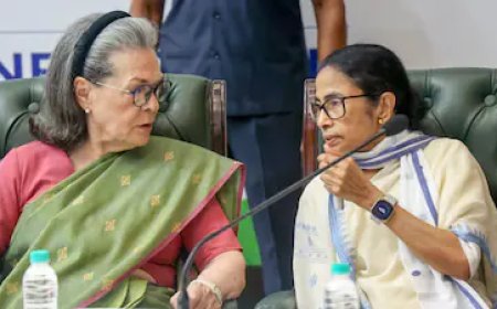  सोनिया गांधी ने थपथपाई ममता बनर्जी की पीठ, INDIA ब्लॉक में दिखी नई बॉन्डिंग, SIR पर विपक्ष का बड़ा प्लान