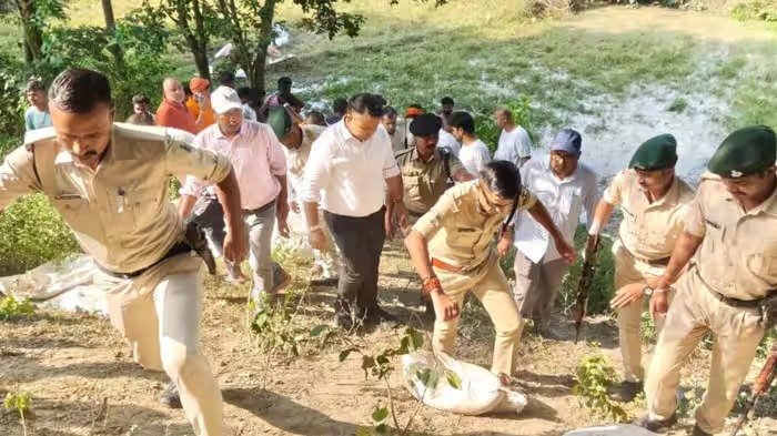  गोपालगंज के हीरो बने IPS विनय तिवारी: रात भर खुद उठाई रेत की बोरी, 24 घंटे बांध पर डटे रहे, बाढ़ से बचाया जिला