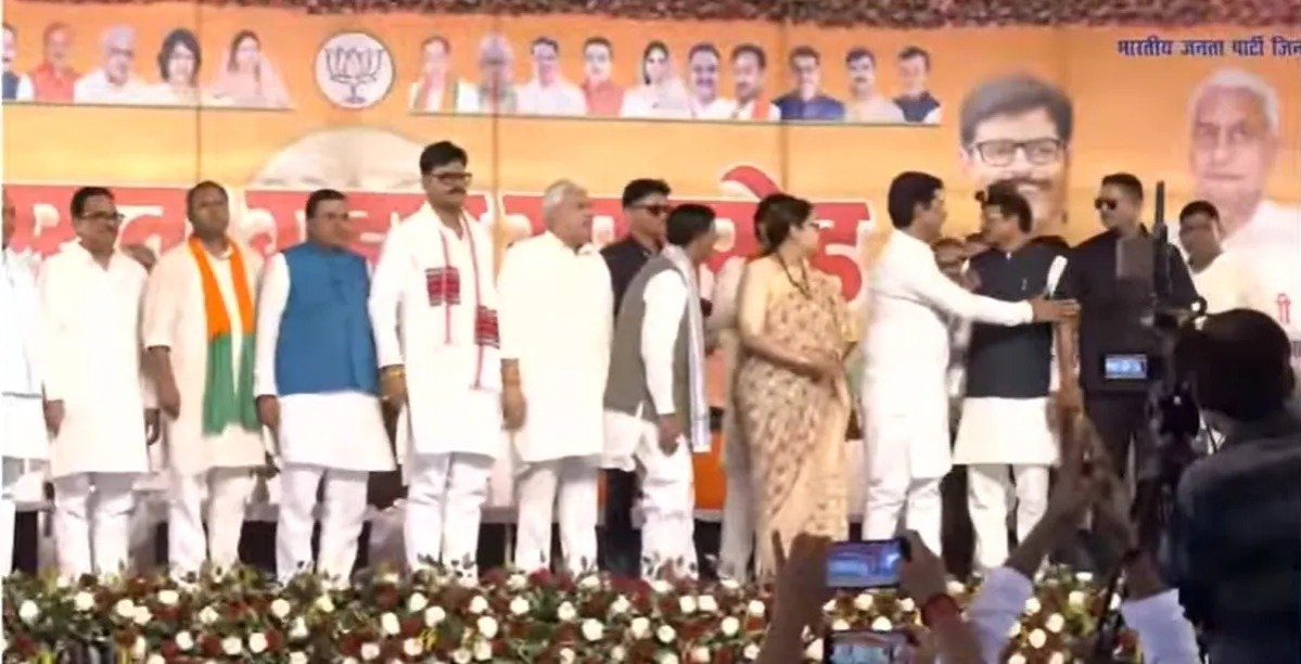 अखिलेश को बड़ा झटका, SP के 3 बागी विधायक BJP में शामिल, राकेश प्रताप बोले- सपा के 10-15 MLA संपर्क में
