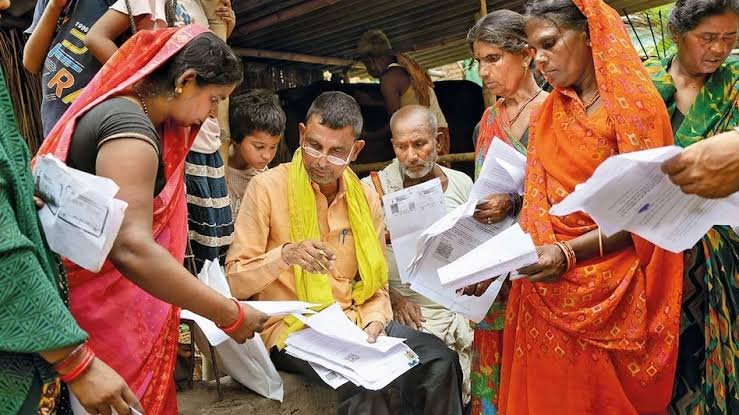 UP में वोटर लिस्ट पर सियासी घमासान, चुनाव आयोग के विशेष अभियान के बीच Akhilesh Yadav ने उतारे PDA प्रहरी, क्या है 27000 वोट वाला मिशन?