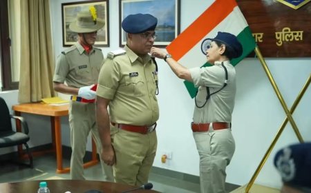 बिहार के 14 अफसर बने IPS, BPSC टॉपर राकेश कुमार को कार्यवाहक DGP प्रीता वर्मा ने पहनाया बैज, जानें कौन हैं ये चर्चित SDPO