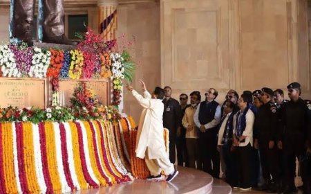 कांशीराम की 20वीं पुण्यतिथि पर लखनऊ में BSP का शक्ति प्रदर्शन, मायावती ने दी श्रद्धांजलि, साथ दिखे आकाश आनंद