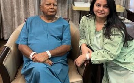 सिंगापुर से पटना लौटीं Rohini Acharya का Lalu Yadav के साथ Viral Video, बोलीं - हम कौन हैं? पिता ने मुस्कुराकर दिया जवाब, नवरात्रि में परिवार एक साथ